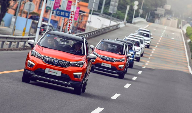 国产纯电动小型SUV造型不错,续航里程350Km,卖18.94万