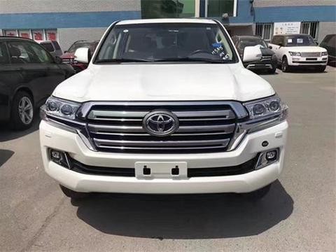 18款丰田兰德酷路泽强劲的越野效能被誉为四驱之王