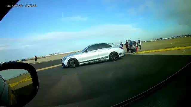 335i中后段逆袭C63s    性能车改装车BMW奔驰c63  ​