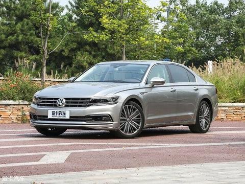 这款豪车价钱比A6便宜，配自动泊车和电吸门