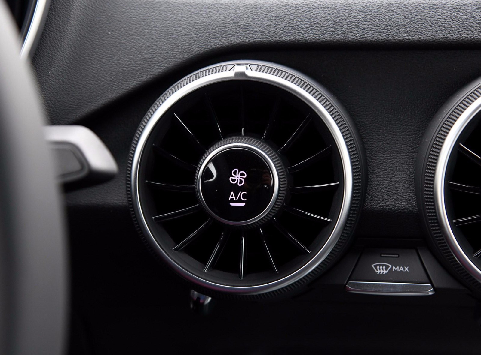 夏天异味冬天不暖,汽车空调问题多,老司机都不