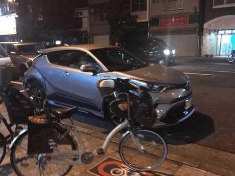 港口偶遇丰田CHR，设计师太给力，这造型售12万不火都难！
