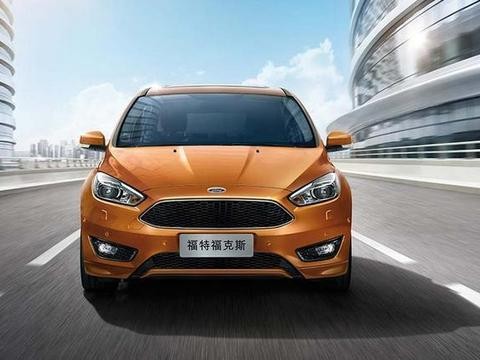 标配6气囊不到12万，主打运动1.0T综合油耗仅5个,素有小钢炮之称