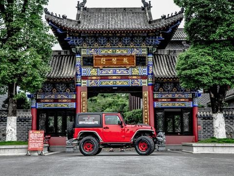 愤怒的小马你只负责精彩，大脚则自有安排，牧马人2.5寸改装。