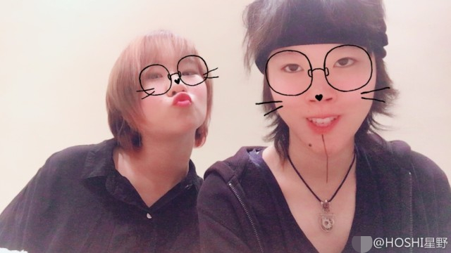 窦唯的小女儿窦家媛微博晒母女合照十分幸福