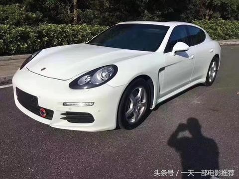 他买下30多万保时捷Panamera拆车卖件，却在车内发现了一笔财富