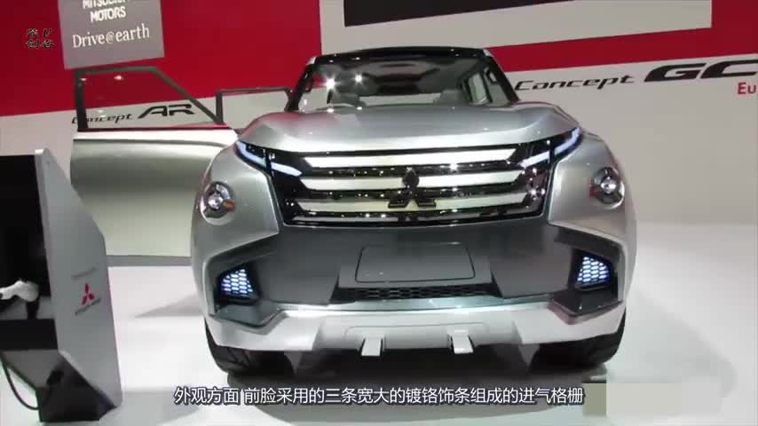 三菱全新7座SUV,内饰采用环抱式中控台设计，匹配8AT变速箱