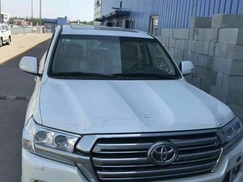 17款陆地巡洋舰4000 道路崎岖无所畏惧