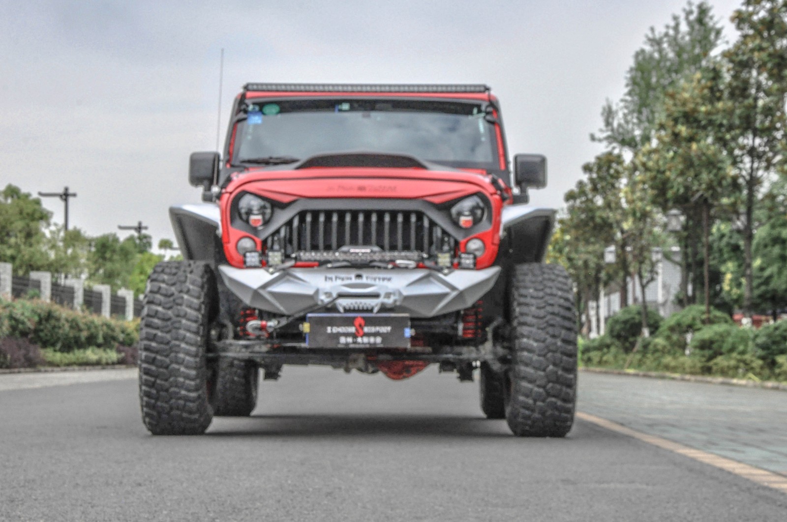 愤怒的小马你只负责精彩，大脚则自有安排，牧马人2.5寸改装。-新浪汽车