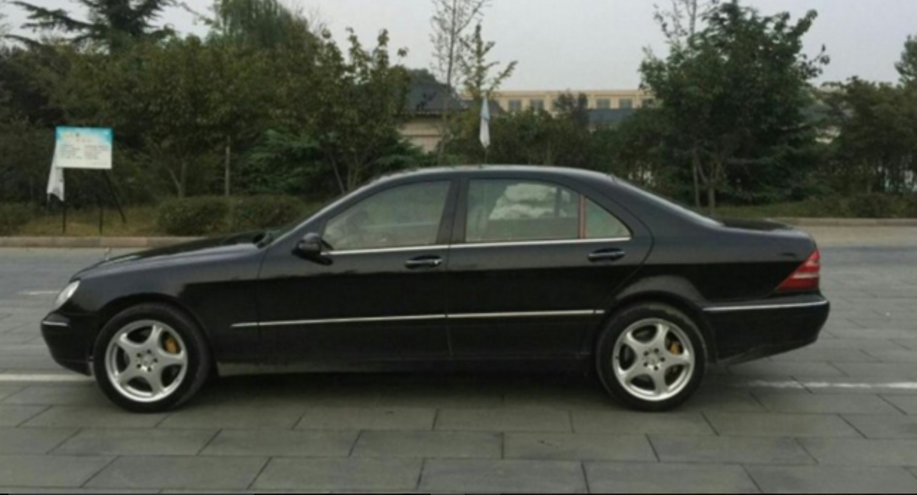 上海小伙花26万买台老款奔驰S600，看到悬挂的车牌后朋友们笑了