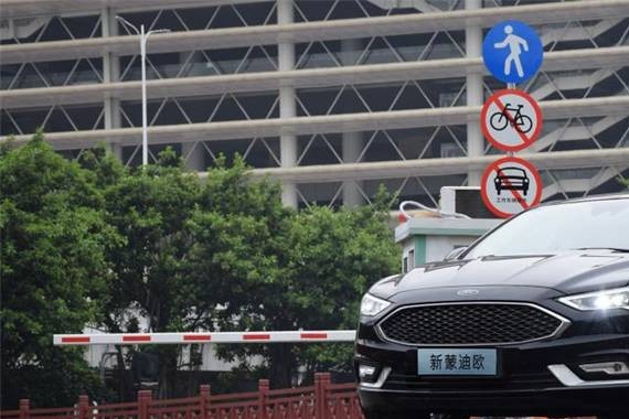 主流品牌的顶配和豪华品牌的丐版 到底怎么选？