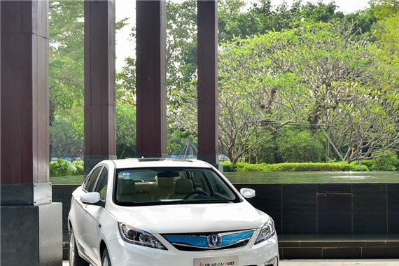 1000亿的“香格里拉计划”光环之下，长安CS15EV和新逸动EV300怎么样