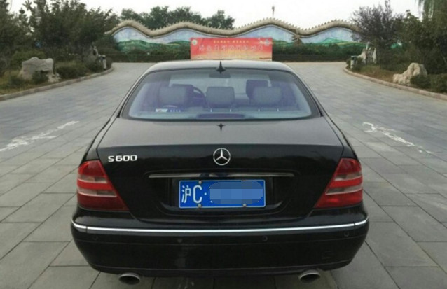 上海小伙花26万买台老款奔驰S600,看到悬挂的