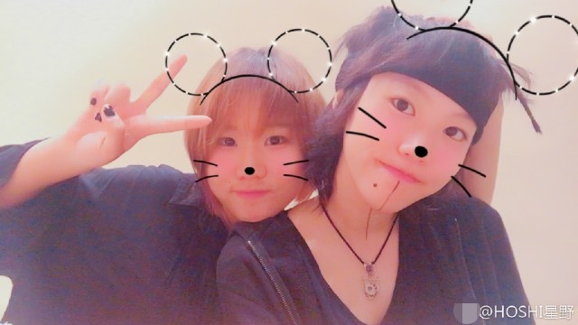 窦唯的小女儿窦家媛微博晒母女合照十分幸福