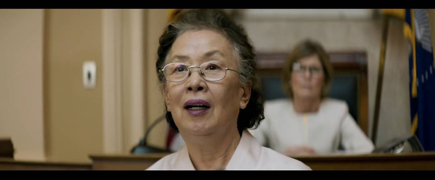 韩国引起巨大反响,与玉粉奶奶的扮演者,今年75岁的罗文姬出色的演技密