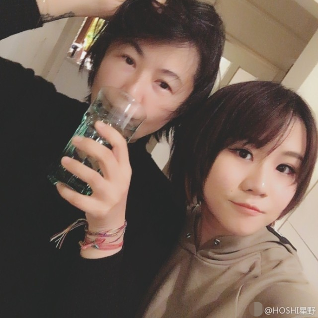 窦唯的小女儿窦家媛微博晒母女合照十分幸福