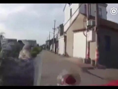 这个鬼探头，幸亏老司机反应快！