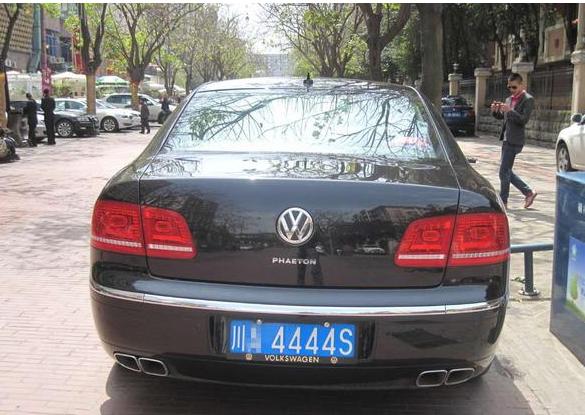 全球只有一辆的顶级大众辉腾,车牌号不讨人喜