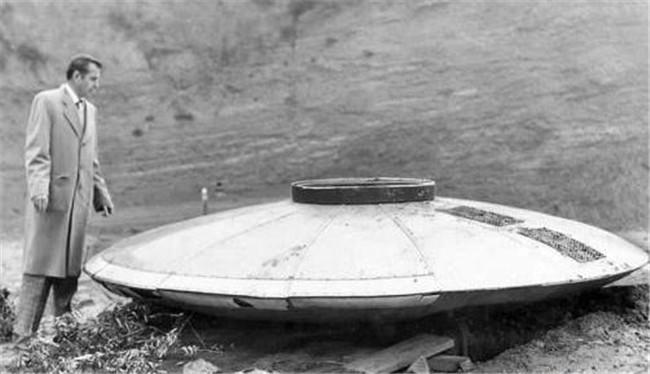 网友在谷歌地球上发现美国51区藏有UFO