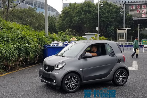 车展探馆：smart fortwo灰引力特别版