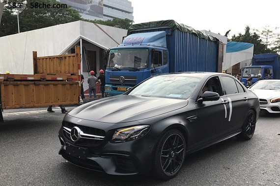 广州车展探馆 梅赛德斯-AMG E 63S抢先曝