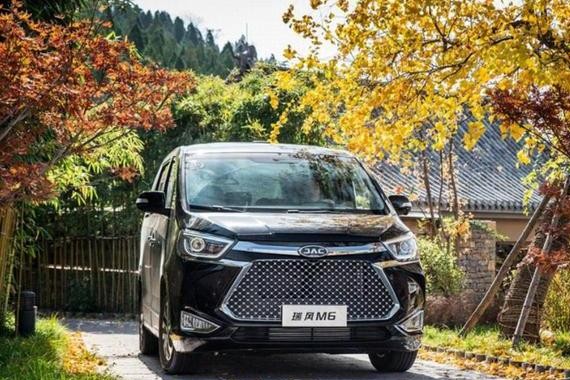 这车看前脸值40万，坐进去值80万，但据说只卖20万！