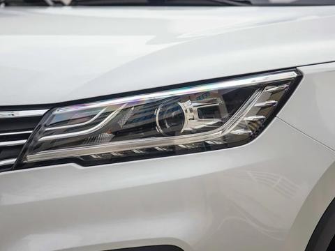 轴距比RX5少75mm，全景天窗＋自动驻车，卖8万完胜CS55