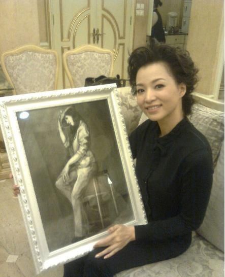 董卿素颜工作生活照曝光 她每晚凌晨三四点睡觉 网友：好拼啊