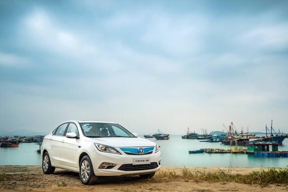 续航问题？充电问题？这些问题新逸动EV300全部KO