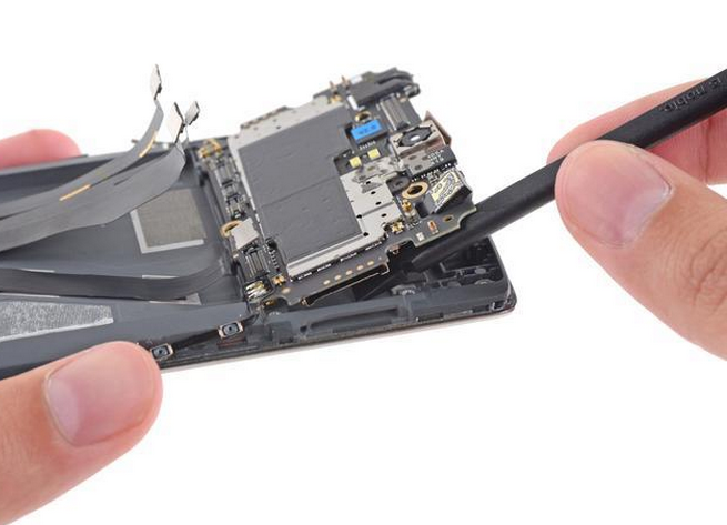 手机维修店行业黑料!曝光真是大快人心!