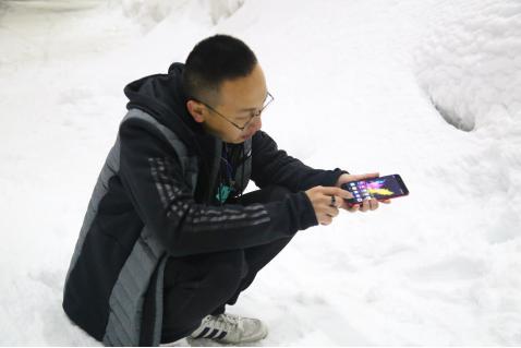 这可能是我见过的最扛冻的手机了