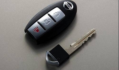 汽车钥匙没电怎么办?教你两招轻松解决,没电也