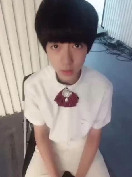 怎么样才能当明星粉丝 860b-fynstfh8322358.jpg