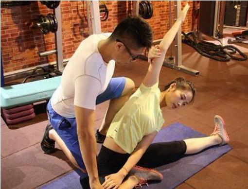 上海某堡健身房撤掉深蹲架,女会员:吓人的大块