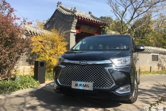 骚年，这里有一台可以召唤直升机的车等你来开