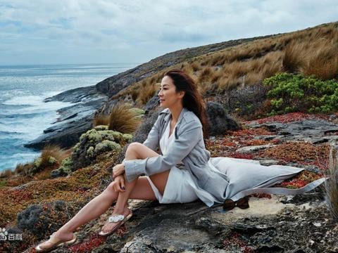 她与成龙多次合作，恋上法拉利总裁，出席活动全是千万豪车！