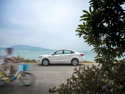 看准了！是300！新逸动EV300续航不止于此，充电不成问题！