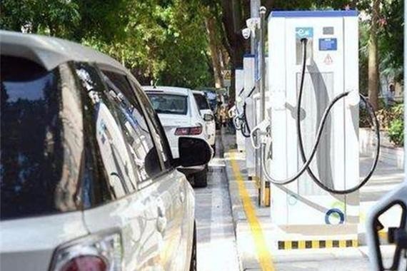 机遇和风险并存，新能源汽车还需跨越“绊脚石”