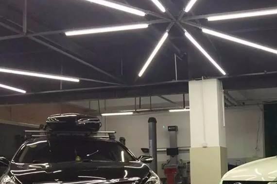 经典回顾丨凶悍宽体福克斯 气动改装案例