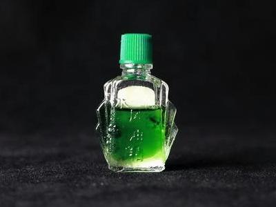 花盆里有虫子，洒了点风油精，你猜结果是什么？