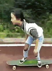 搞笑gif:现在的女孩素质还能更低吗?脱了鞋还要把腿伸