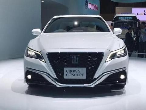 全新丰田皇冠，外观大改，双屏设计，能否拯救丰田高端豪华车市场