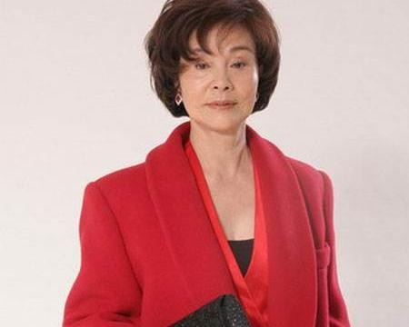 归亚蕾美国定居儿孙满堂都是混血，如今豪车出行成功人生的典范！