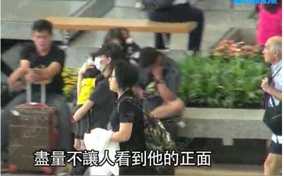 baby带儿子返港正面曝光，因一个抱娃细节被骂惨！