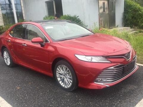 新凯美瑞实拍图流出，预售价略贵，年轻帅气的它又会是一款街车