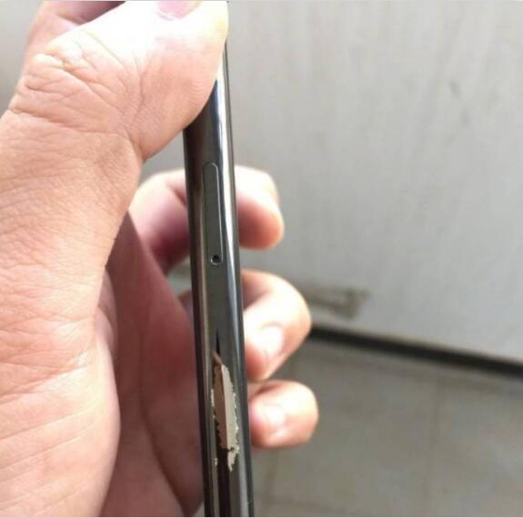iPhone X边框掉漆不止!苹果员工:用户操作不当