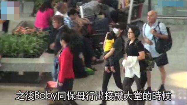 baby带儿子返港正面曝光，因一个抱娃细节被骂惨！