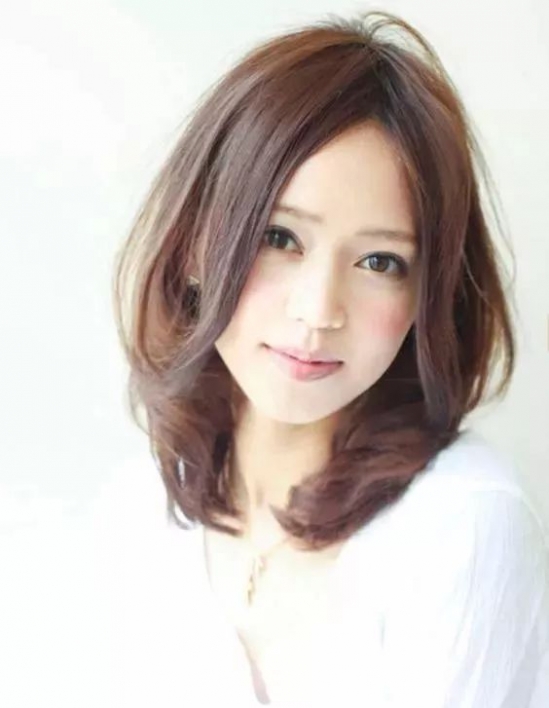脸大的女生适合什么发型九款显脸小的发型