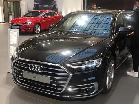 国内首台18款奥迪A8L到店，这是最具科技感的车，奔驰怎么比