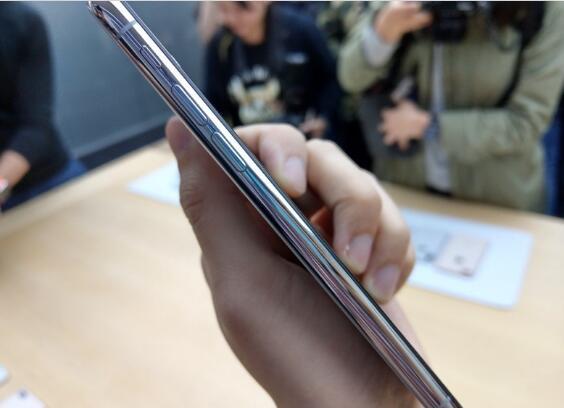 iPhone X边框掉漆不止!苹果员工:用户操作不当